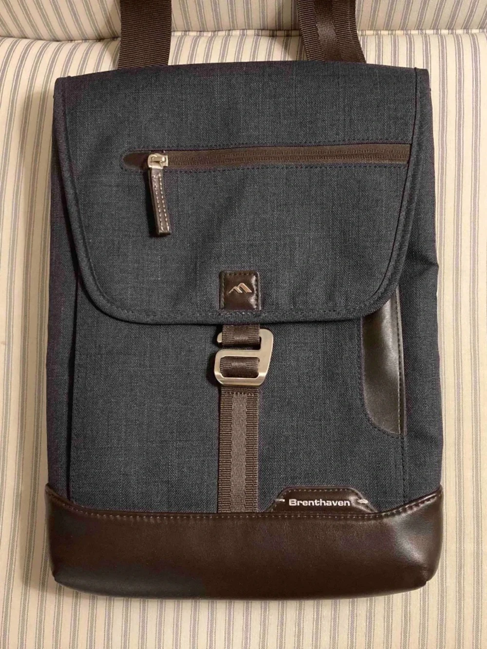 Laptop messenger bag